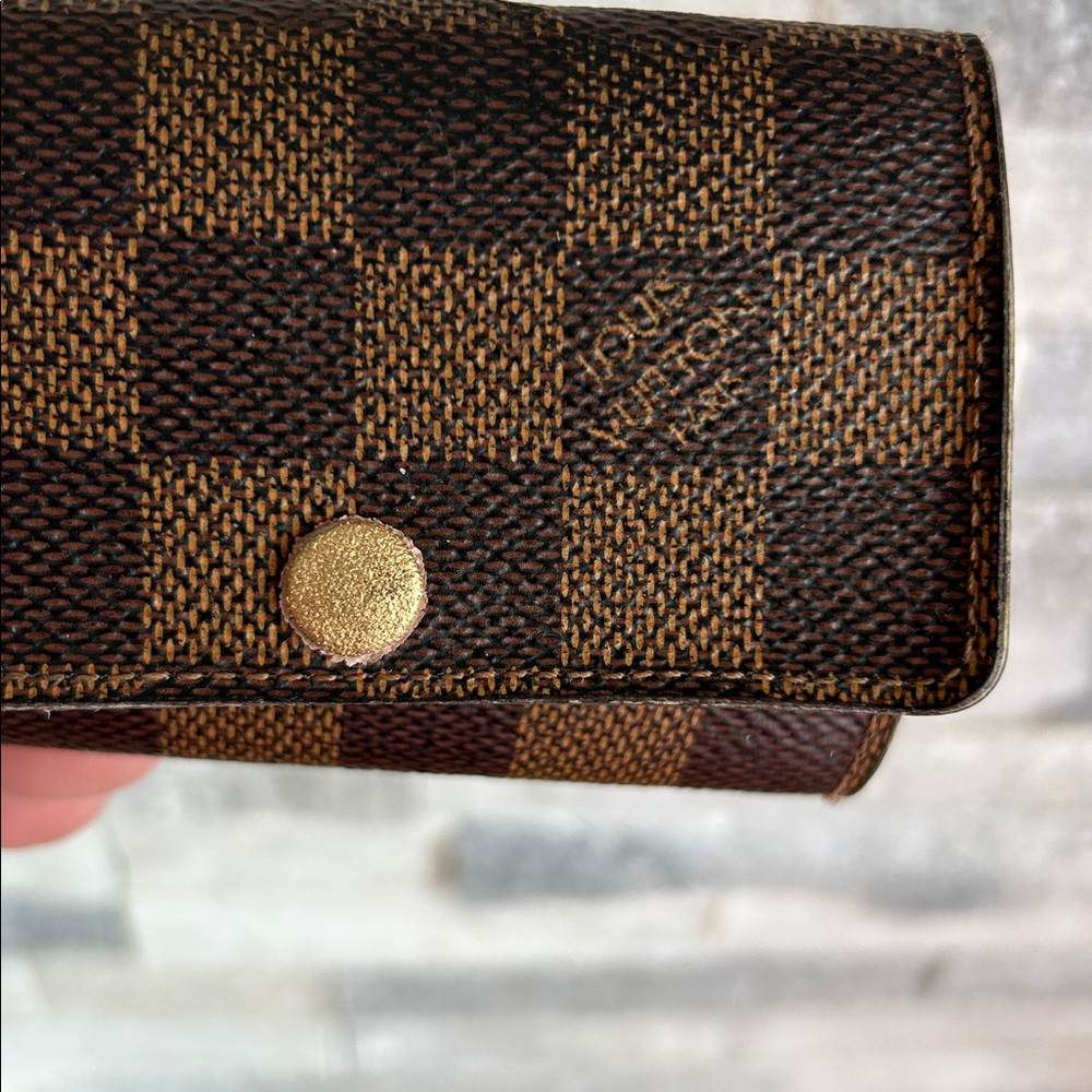Louis Vuitton Damier Ebene Car Key Holder - Picture 9 of 13